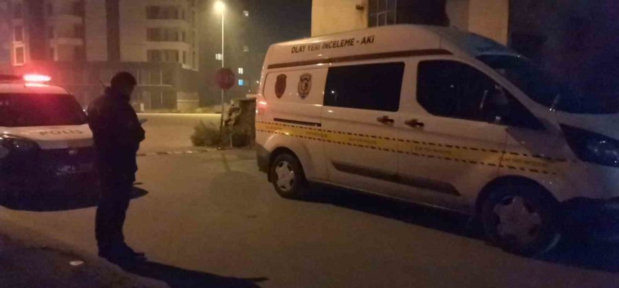 Otomobilden Tüfekle Ateş Açıldı, Evinin Önündeki Çocuk Yaralandı