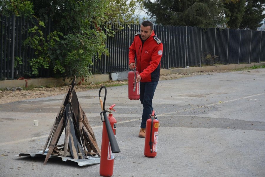 Mersin Büyükşehir Belediyesi Personeline ’yangına Müdahale’ Eğitimi