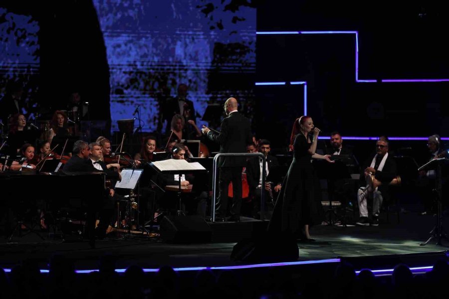 Antalyalılar 23. Uluslararası Piyano Festivali’nde Candan Erçetin Konseriyle Coştu