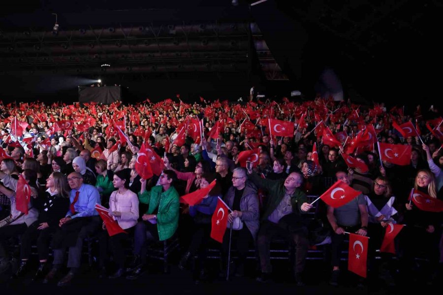 Antalyalılar 23. Uluslararası Piyano Festivali’nde Candan Erçetin Konseriyle Coştu