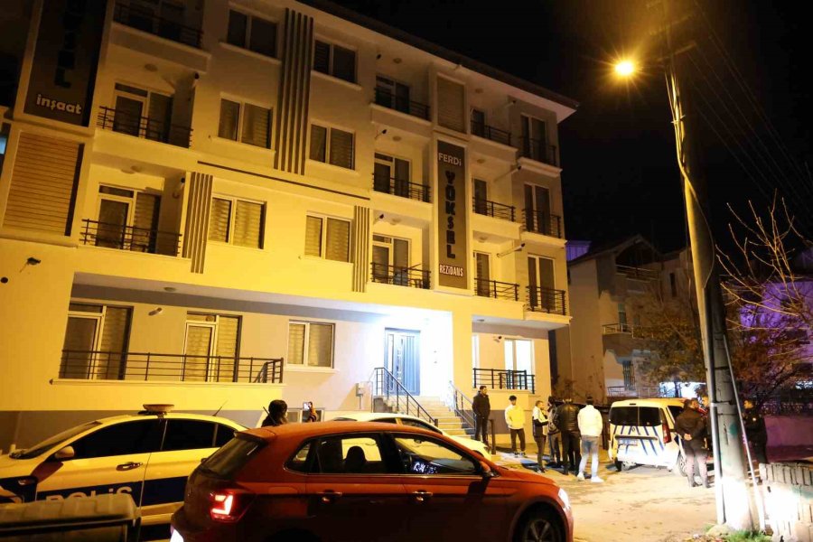 Sevgilisiyle Tartışan Kadın 3. Kattaki Rezidansın Balkonundan Düştü
