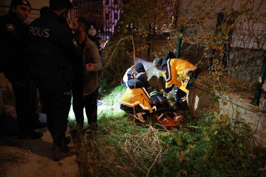 Sevgilisiyle Tartışan Kadın 3. Kattaki Rezidansın Balkonundan Düştü