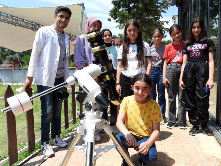 Antalya Bilim Merkezinde Öğrencilerin Heyecanlı Gökyüzü Serüveni