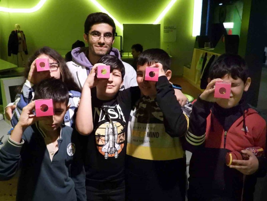 Antalya Bilim Merkezinde Öğrencilerin Heyecanlı Gökyüzü Serüveni