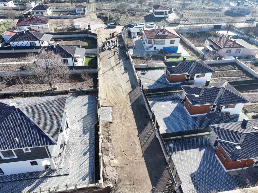 Hacılar’da Yol Çalışmaları Tüm Hızıyla Sürüyor