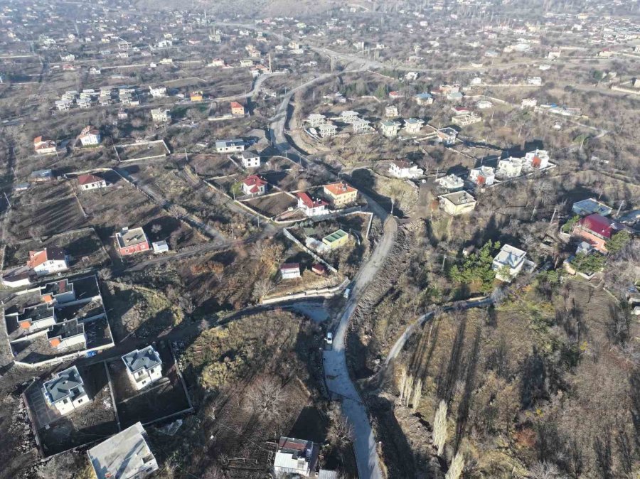 Hacılar’da Yol Çalışmaları Tüm Hızıyla Sürüyor