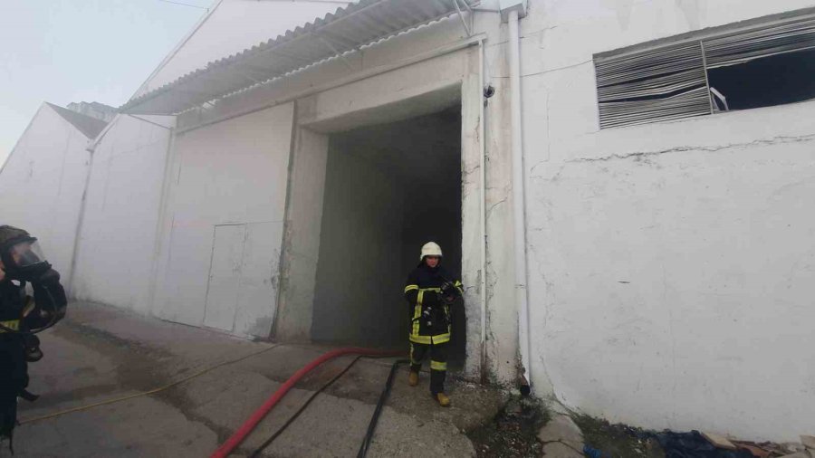 Kayseri’de İş Yeri Deposunda Çıkan Yangını İtfaiye Söndürdü