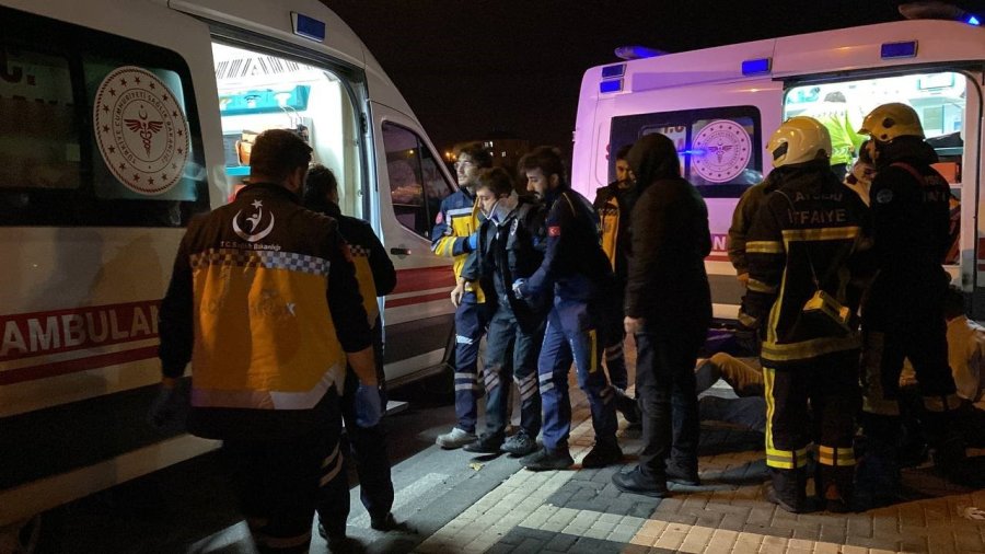 Otomobil İle Çarpışan Ticari Araç Devrildi: 7 Yaralı