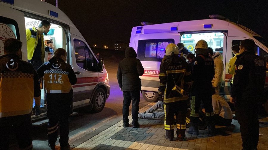 Otomobil İle Çarpışan Ticari Araç Devrildi: 7 Yaralı