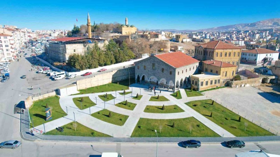 Niğde’de 161 Yıllık Kilise Halk Kütüphanesine Dönüştürüldü