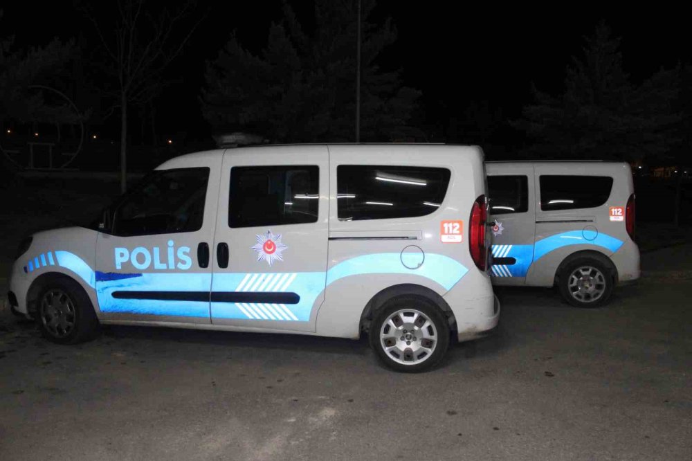 Karaman’da Bıçaklanan 3 Kişi Hastane Önüne Bırakıldı