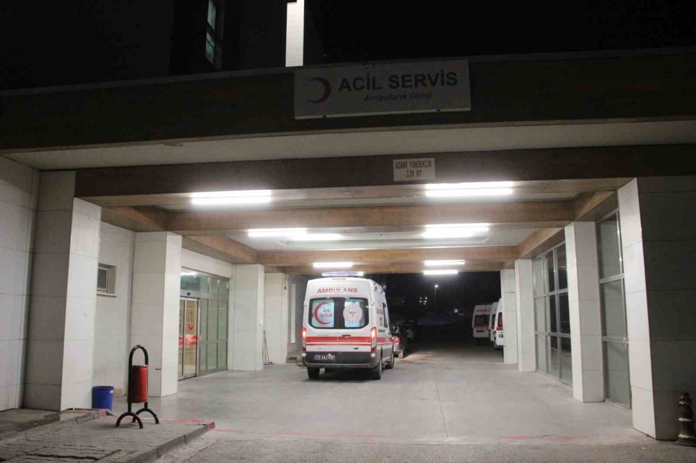 Karaman’da Bıçaklanan 3 Kişi Hastane Önüne Bırakıldı