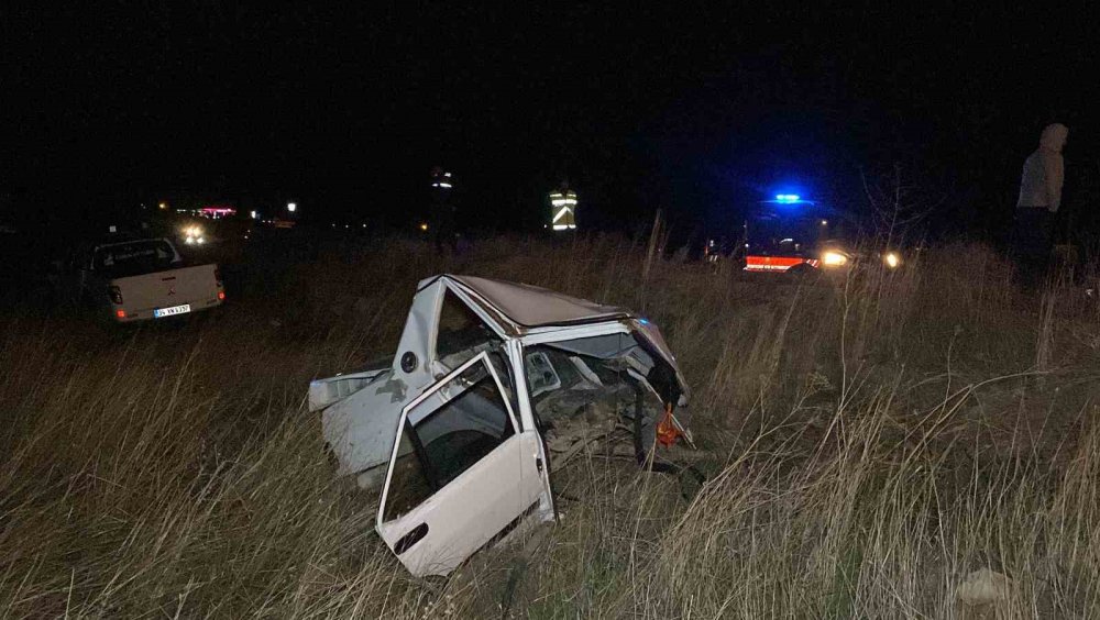 Aksaray'da Ortadan İkiye Bölünen Araçta 5 Kişi Yaralandı