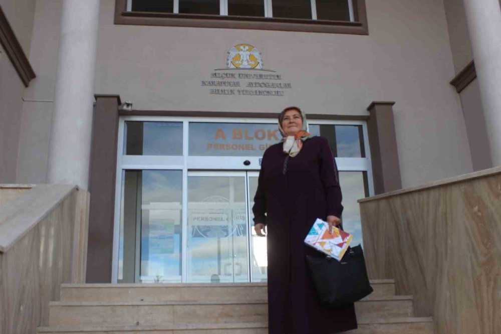 Karapınar'da Azimli Anne 50 Yaşında Üniversite Sıralarında