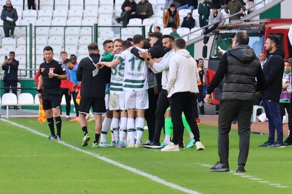 Konyaspor, Kayserispor'u Çikalleshi'nin Şovuyla 2-0 Mağlup Etti