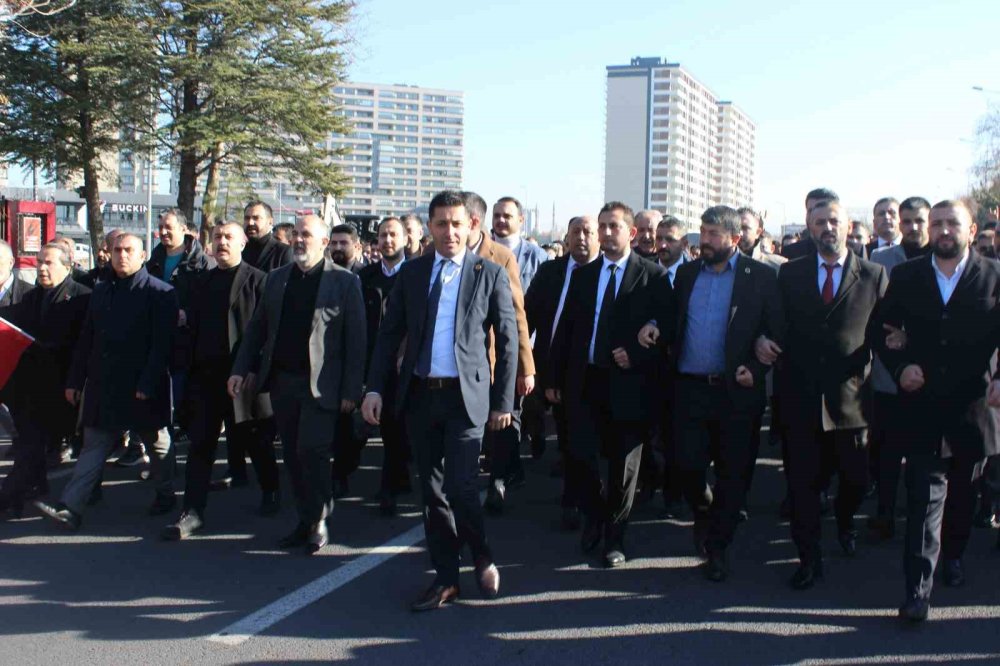 Kayseri'de Ülkü Ocakları Sarıkamış Şehitleri İçin Yürüdü