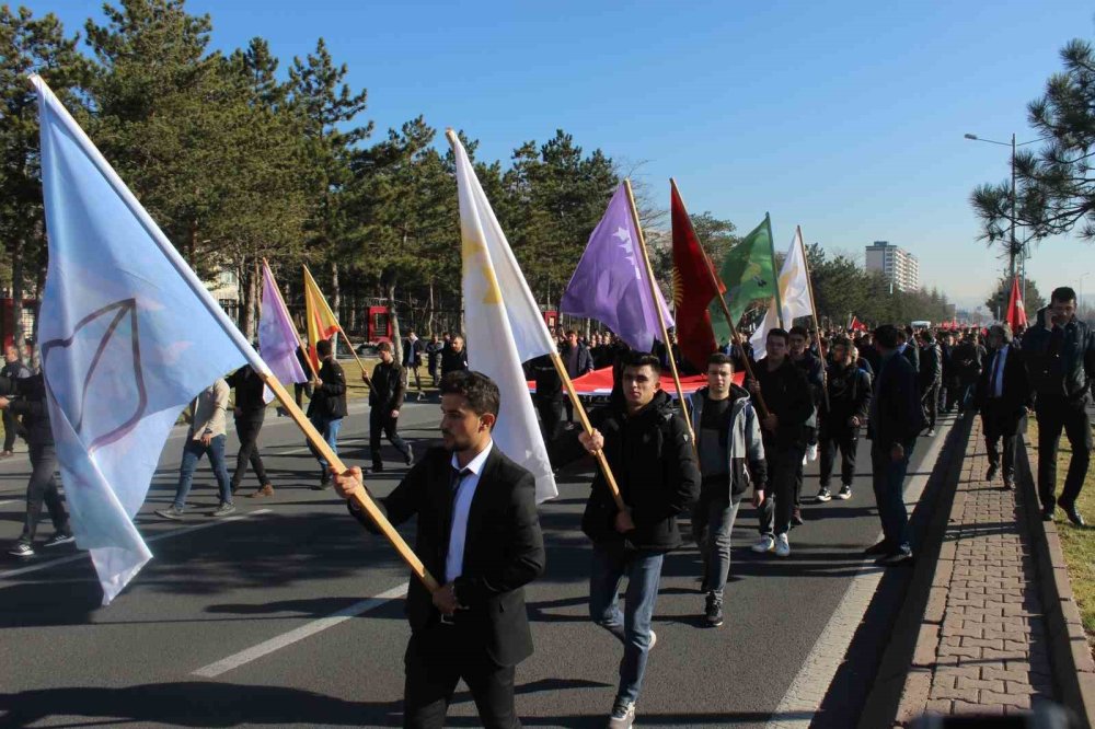 Kayseri'de Ülkü Ocakları Sarıkamış Şehitleri İçin Yürüdü