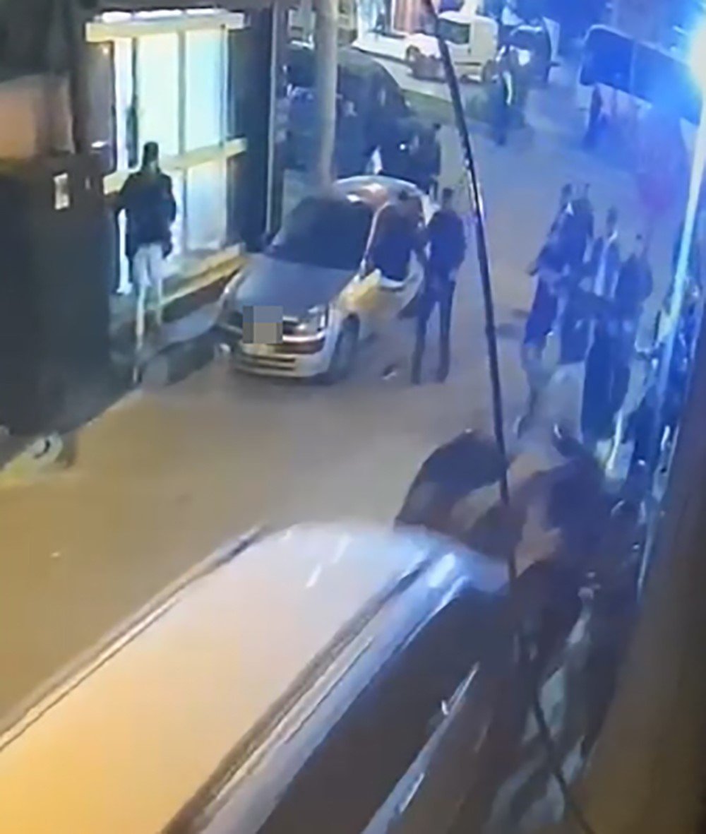 Mersin'de Kavgaya Otomobille Dalan Şahıs