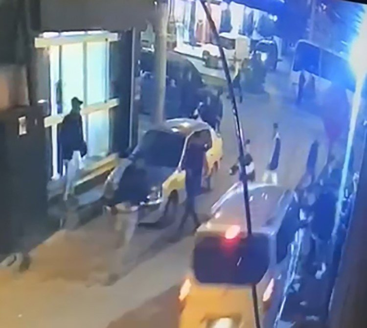 Mersin'de Kavgaya Otomobille Dalan Şahıs