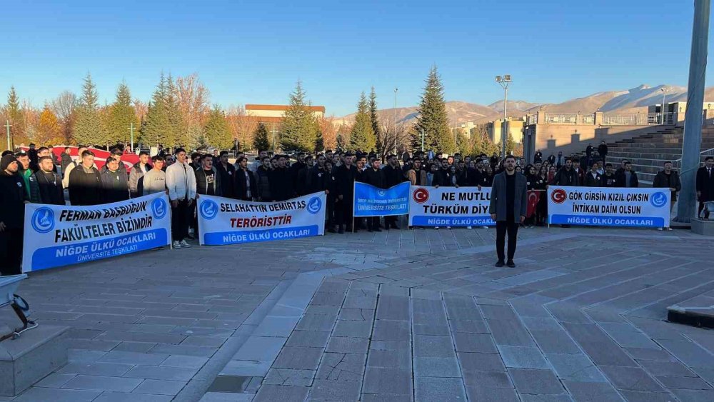 Niğde’de Öğrenciler Şehitler İçin Yürüdü