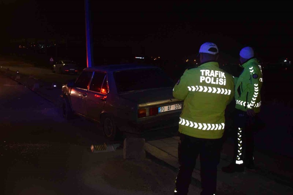 Karaman'da Otomobil Direğe Çarptı