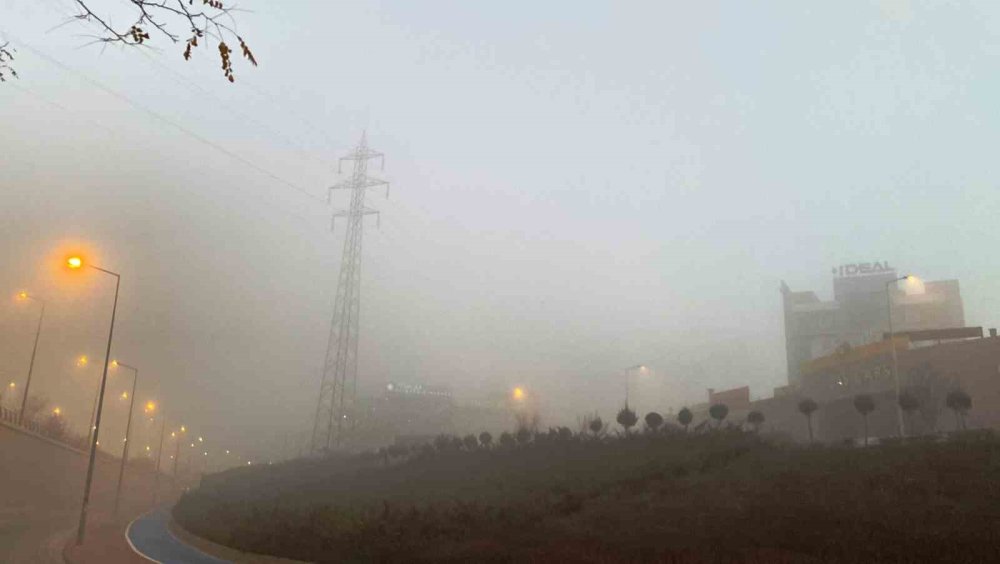 Konya’da Sabah Saatlerinde Sis Etkili Oldu