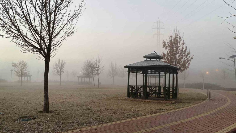 Konya’da Sabah Saatlerinde Sis Etkili Oldu
