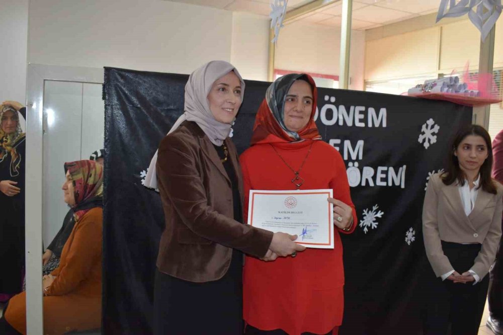 Niğde'de Kursiyerlerin Kurs Sonu Heyecanı