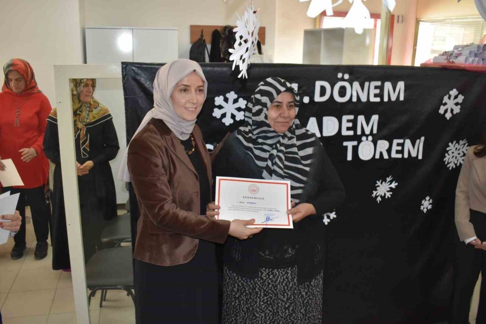 Niğde'de Kursiyerlerin Kurs Sonu Heyecanı