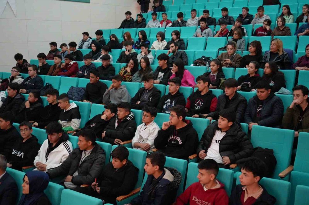 Niğde'de Robotun Mühendise Saldırmasını Değerlendirildi