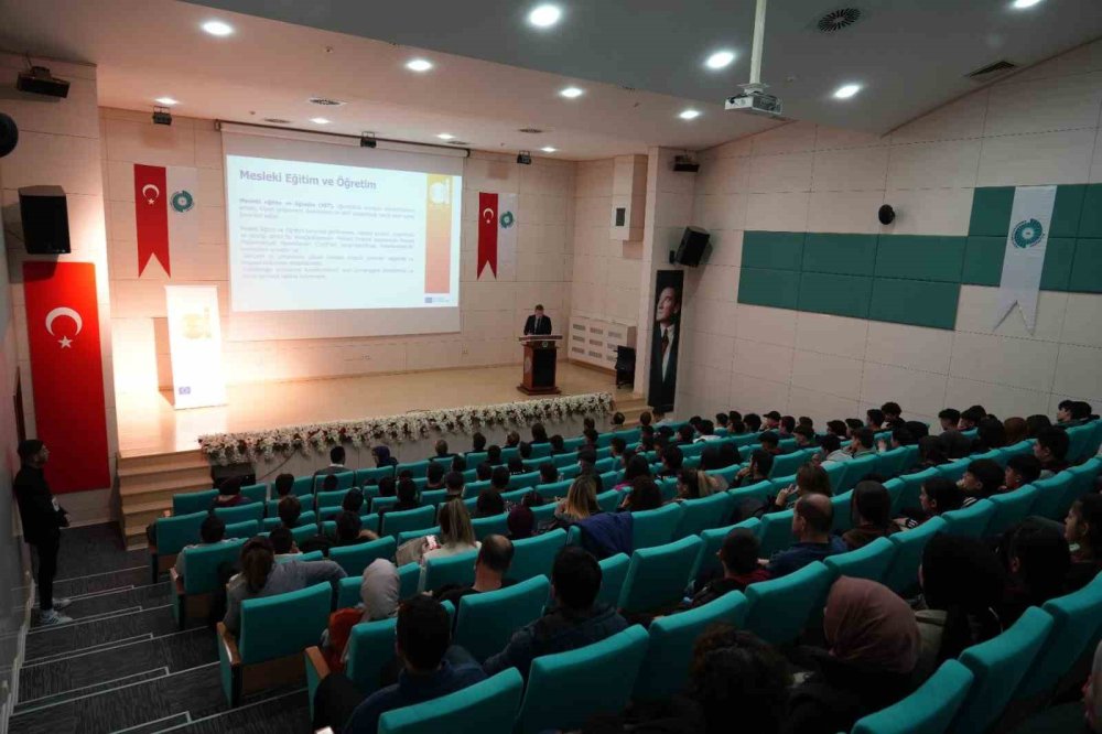 Niğde'de Robotun Mühendise Saldırmasını Değerlendirildi