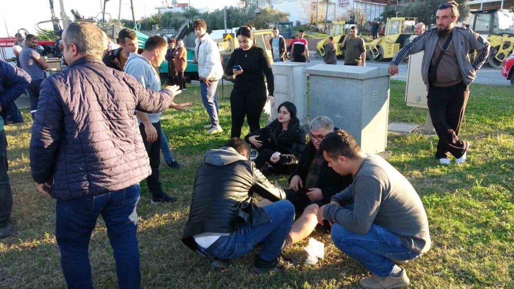 Antalya’da Otel Servisi İle Otomobil Çarpıştı: 2 Ölü, 14 Yaralı