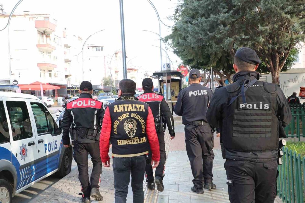 Antalya’da Aranan 14 Şüpheli Yakalandı