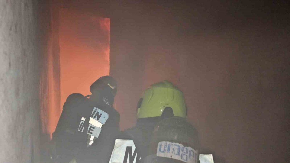 Mersin’de Ev Yangını Ekiplerin Müdahalesiyle Söndürüldü