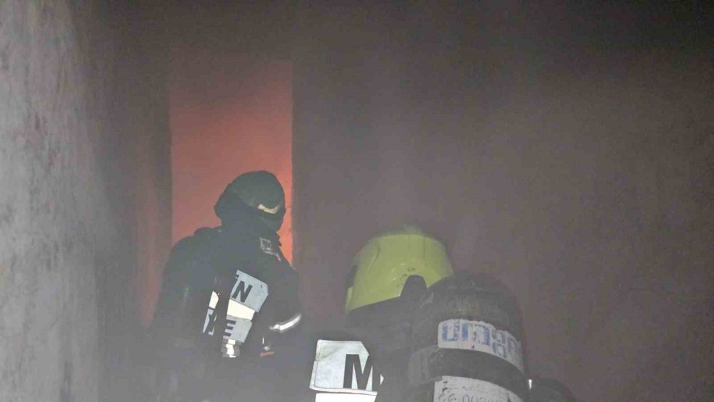 Mersin’de Ev Yangını Ekiplerin Müdahalesiyle Söndürüldü