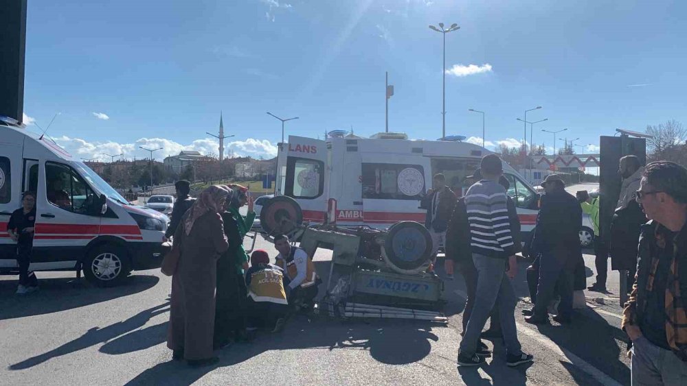 Karaman'da 3 Tekerli Motosiklet Yol Ortasına Devrildi