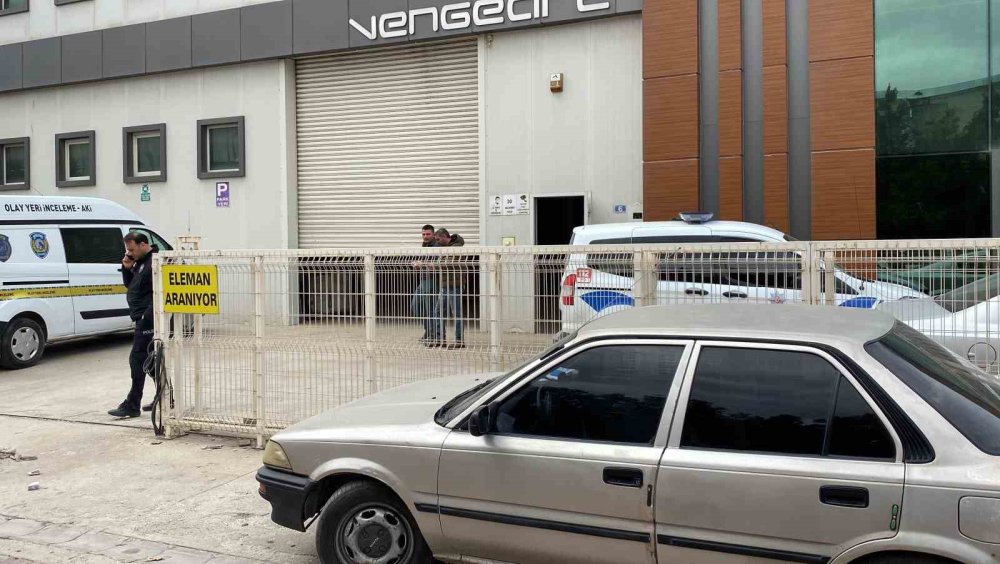 Pres Makinesi İle Duvar Arasında Sıkışan İşçi Hayatını Kaybetti