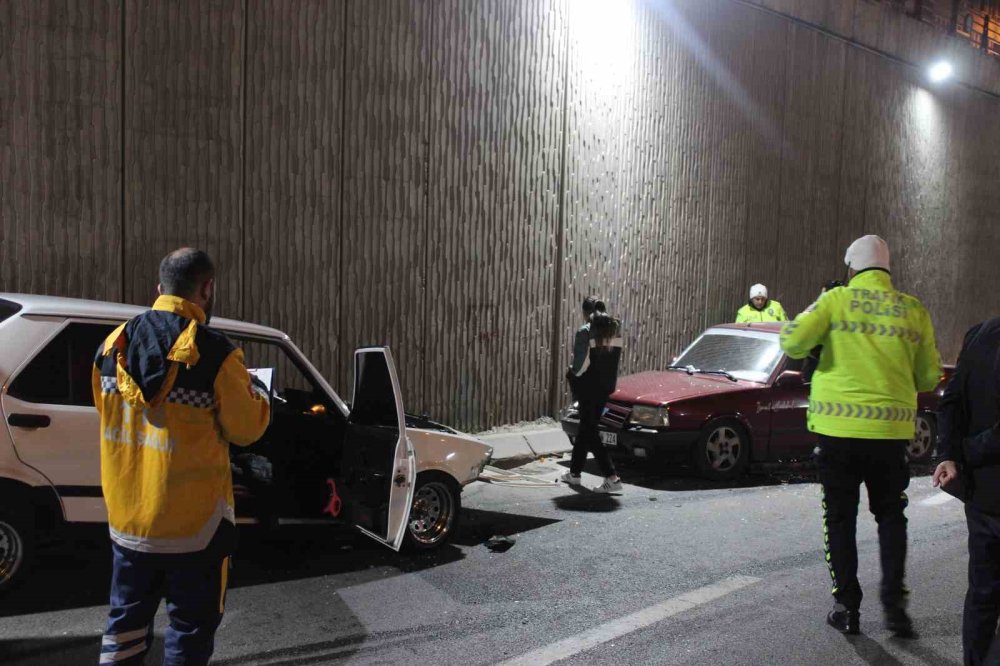 Kayseri’de İki Otomobil Çarpıştı: 1 Yaralı