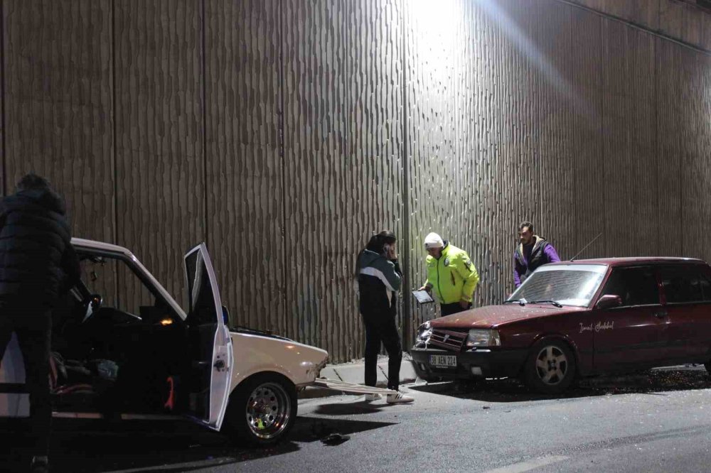 Kayseri’de İki Otomobil Çarpıştı: 1 Yaralı