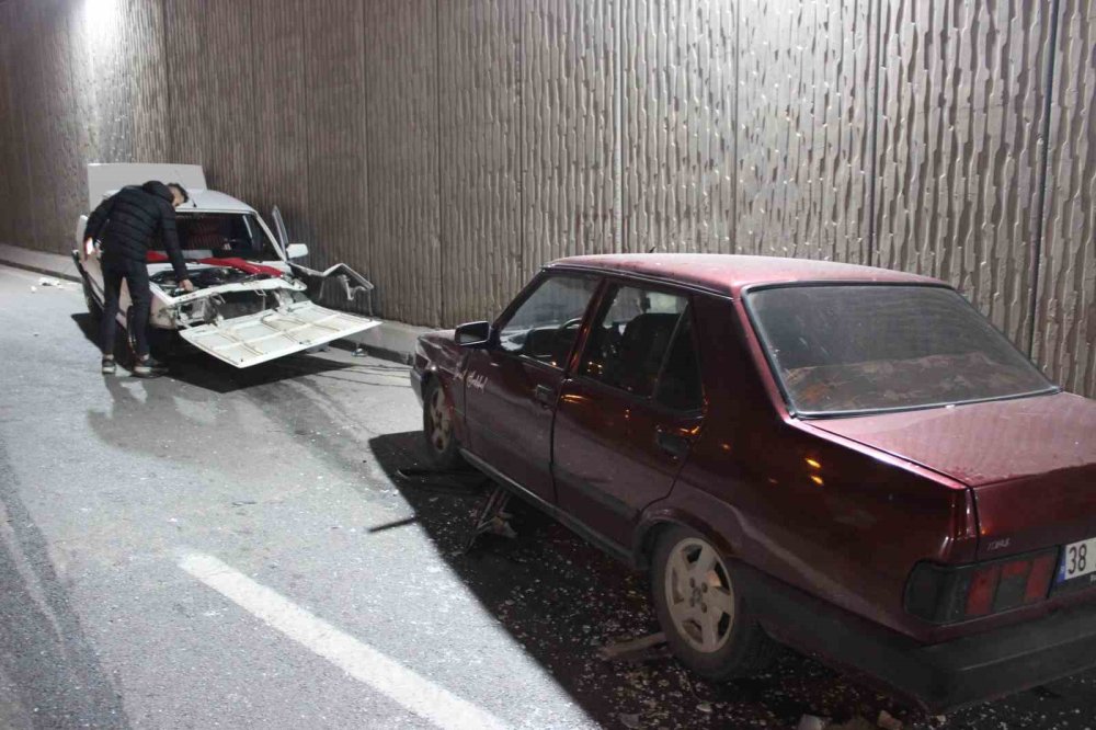 Kayseri’de İki Otomobil Çarpıştı: 1 Yaralı