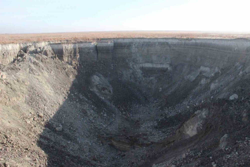 Karaman'da Suyu Çekilen Kuş Cenneti Gölde Dev Obruk Oluştu