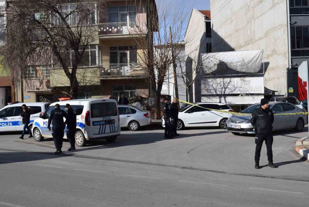 Karaman'da Okul Kenarındaki Şüpheli Çanta Fünyeyle Patlatıldı