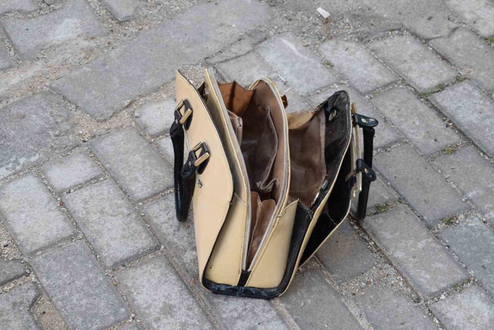 Karaman'da Okul Kenarındaki Şüpheli Çanta Fünyeyle Patlatıldı