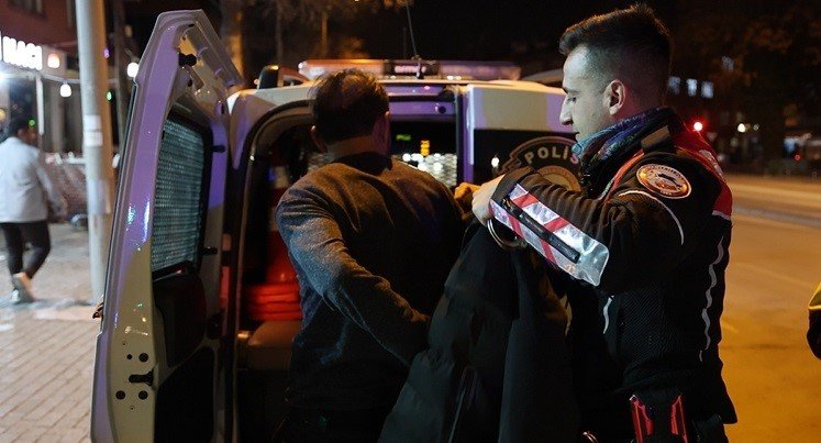 Konya Polisi Önce Yakaladı Sonra Isıttı