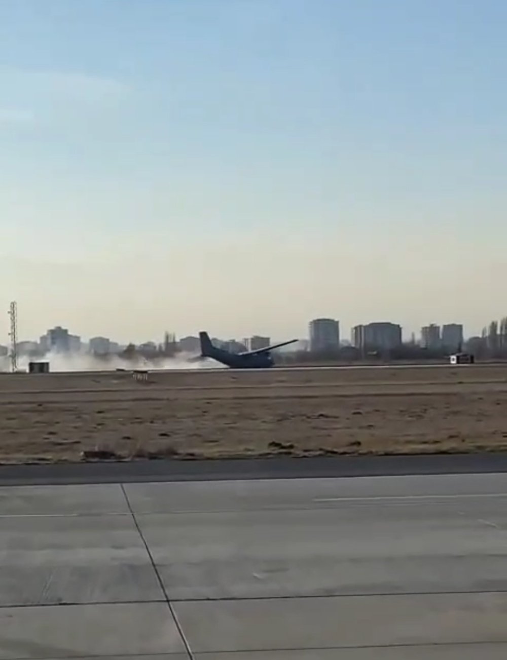 Acil İniş Yapan Eğitim Uçağının İniş Görüntüleri Ortaya Çıktı