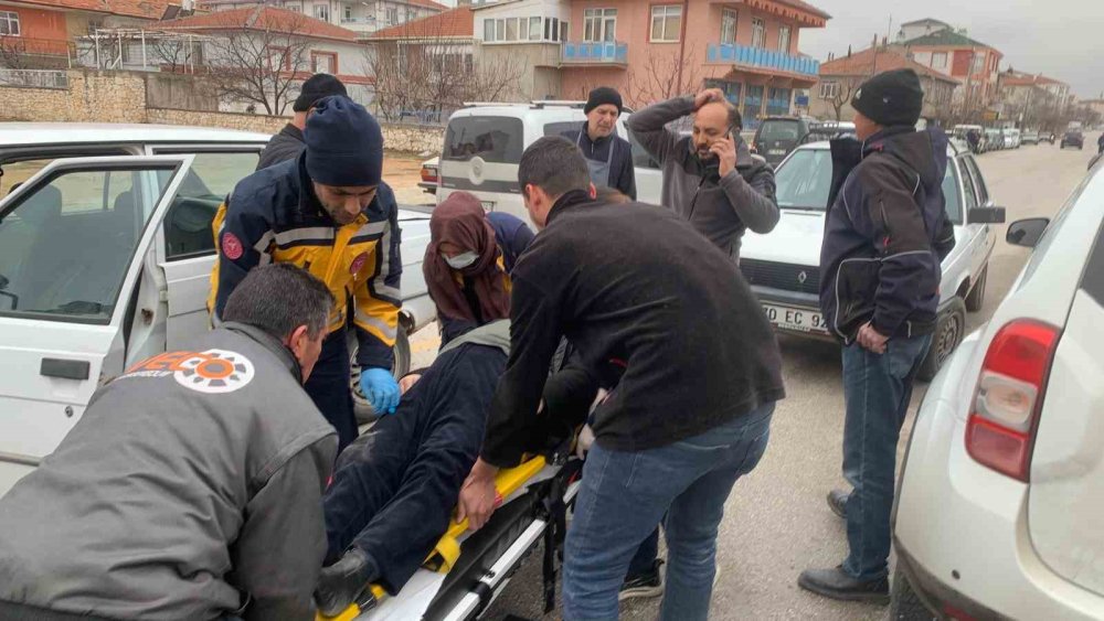 Karaman’da 2 Otomobil Çarpıştı: 1 Yaralı