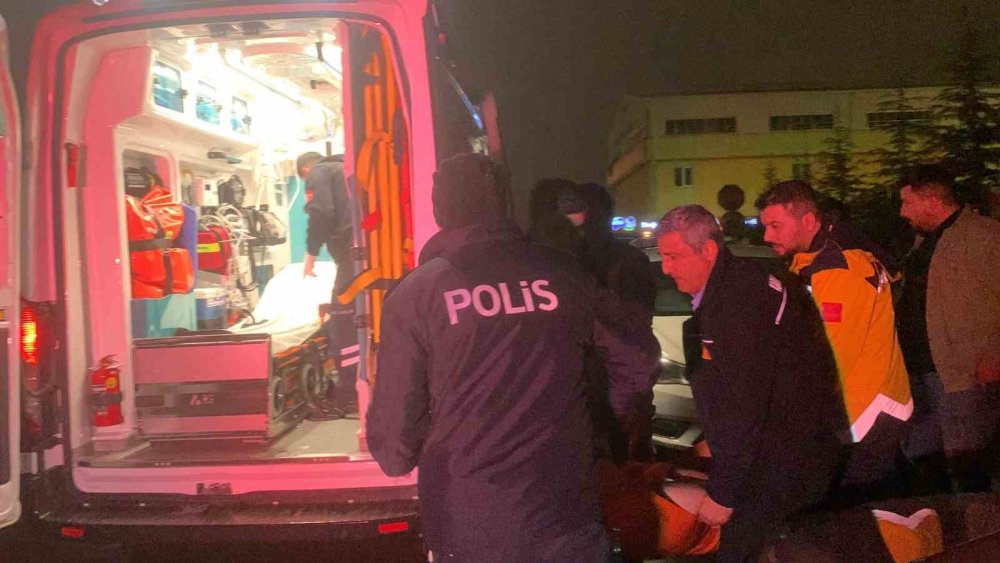 Karaman'da Genç Bileğini Kesip Fotoğrafını Yolladı