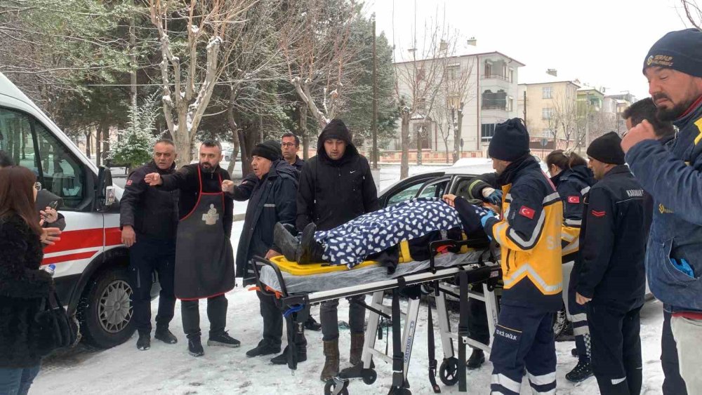 Karaman'da Kaza Yapan Araç Dükkana Girdi