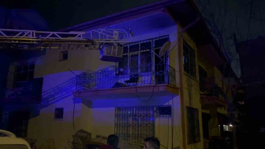 Komşularının Yardımıyla Oğlunu Yanmaktan Son Anda Kurtardı