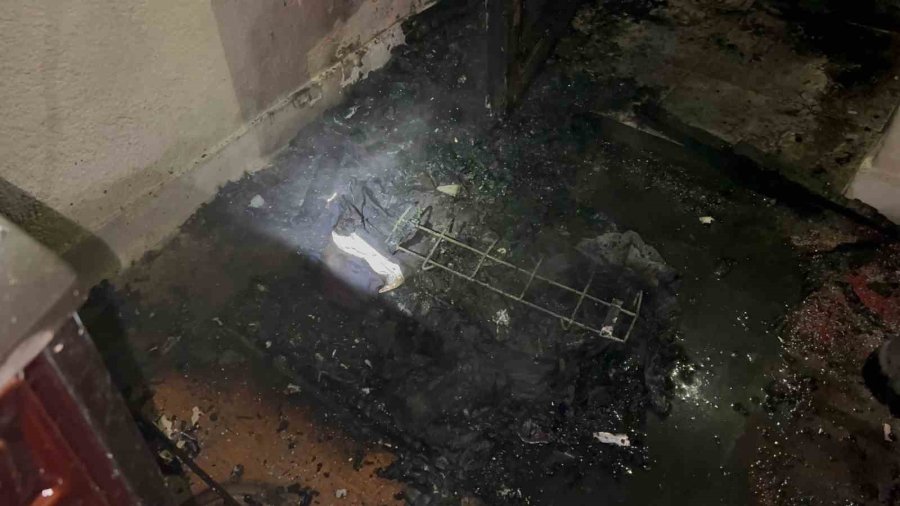 Komşularının Yardımıyla Oğlunu Yanmaktan Son Anda Kurtardı